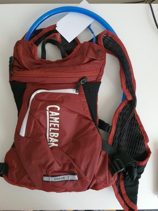 CAMELBAK Chase Bike Vest 2,5l batoh s pitnm vakem - POUZE 1 KUS V R fired brick/white