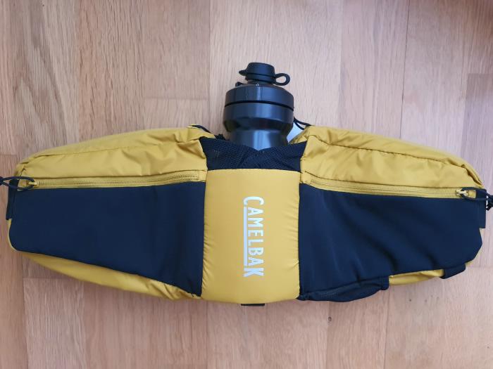 CAMELBAK Podium Flow 4 ledvinka golden/black