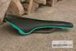 SYNCROS XM1.0 Carbon sedlo ern/tyrkysov barva